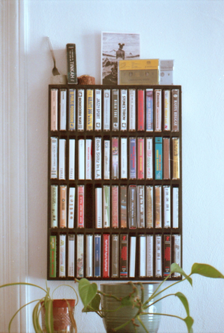 Bookshelf jigsaw puzzle