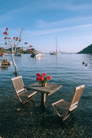 Romantic Dining table jigsaw puzzle