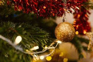 A Gold Christmas Ball jigsaw puzzle