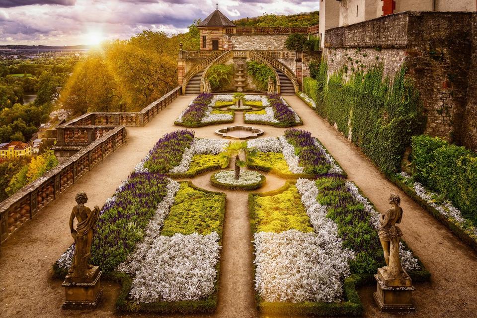 Baroque Castle Garden jigsaw puzzle