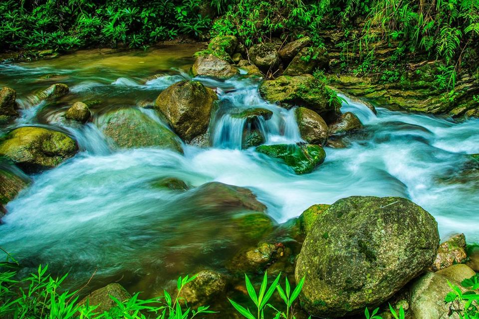 Water Flow And Mossy Rocks jigsaw puzzle