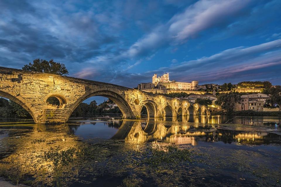 Pont Vieux Et Cathedrale Saint Nazaire jigsaw puzzle