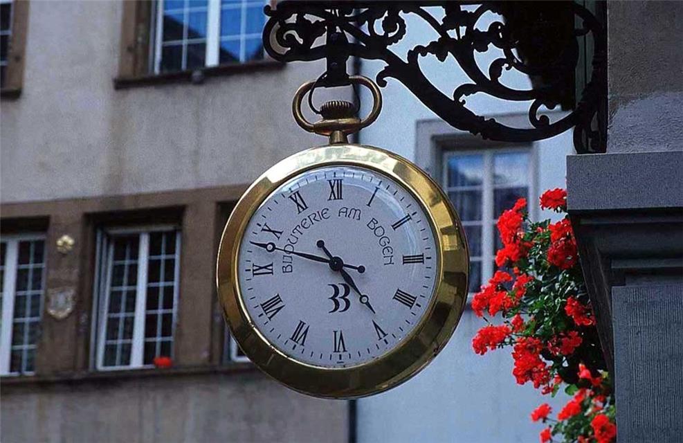 Gold Hanging Clock jigsaw puzzle