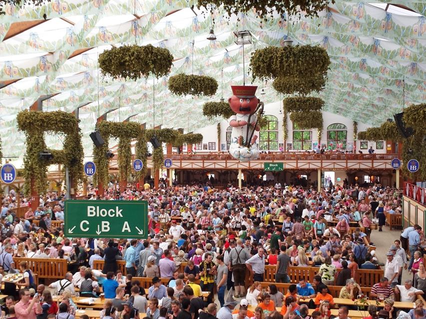 Crowded Court jigsaw puzzle