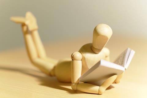 Figurine Reading jigsaw puzzle