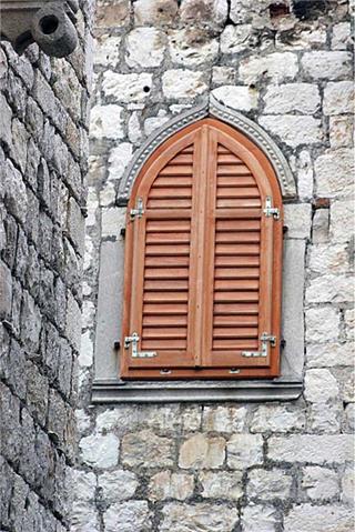 Curved Window jigsaw puzzle