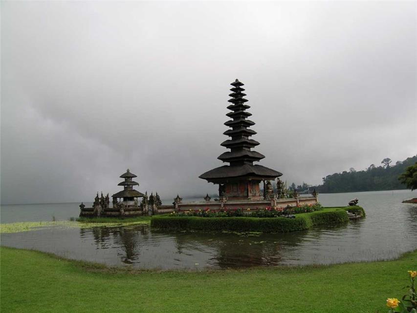 Ulun Danu Beratan Temple jigsaw puzzle