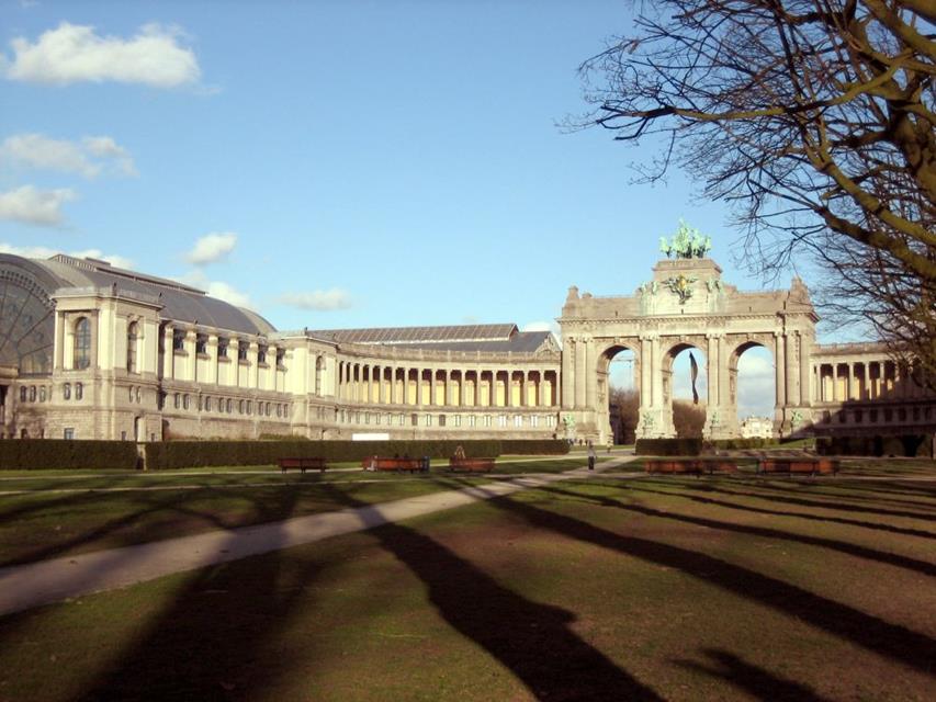 Grass fields of Parc du Cinquantenaire jigsaw puzzle