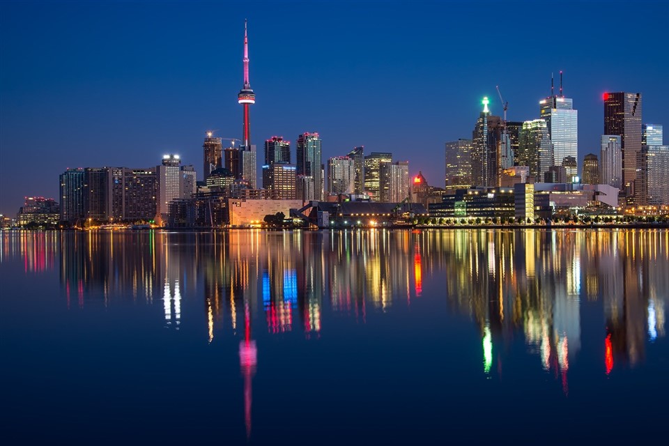 Sea Reflection of CN Tower jigsaw puzzle