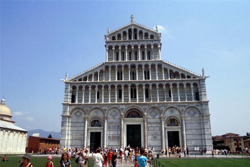 Tourist spot at Leaning Tower of Pisa jigsaw puzzle