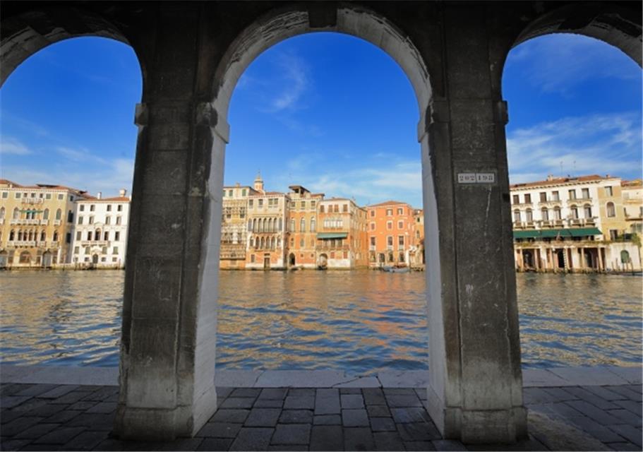 Columns in a Clear Day jigsaw puzzle