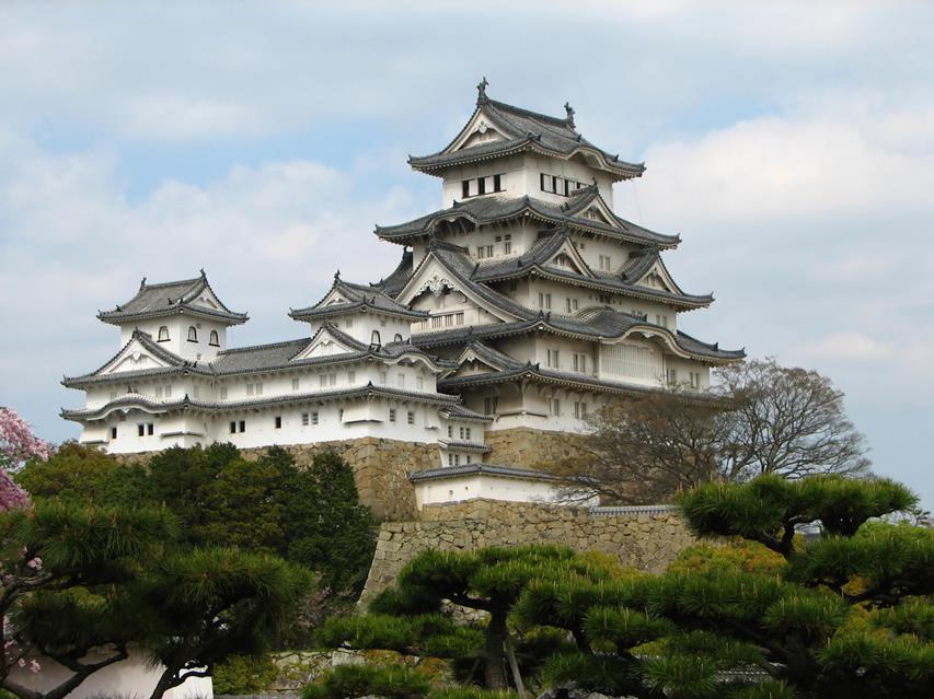 Clear Sky at Himeji Castle jigsaw puzzle