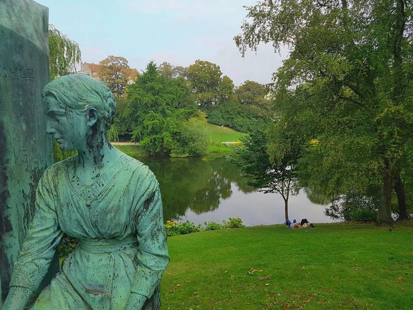 Statue at Ostreds Park jigsaw puzzle