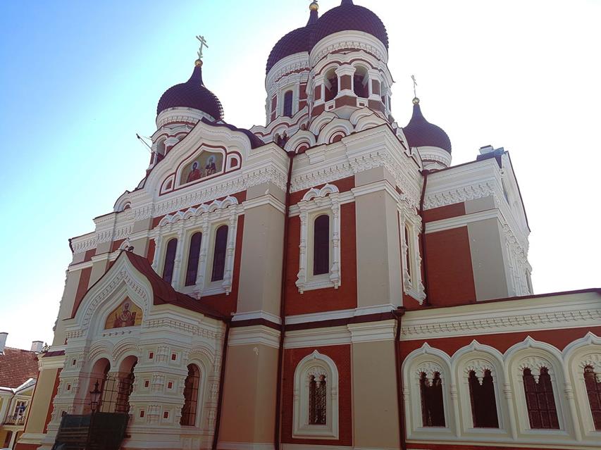 Red and White Design of a church jigsaw puzzle