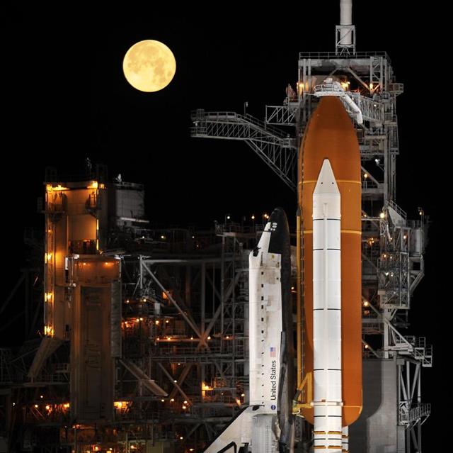 Space Shuttle Under Full Moon jigsaw puzzle