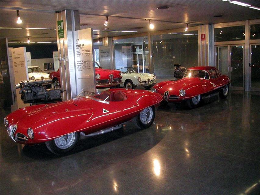 Red and White Vintage Cars jigsaw puzzle