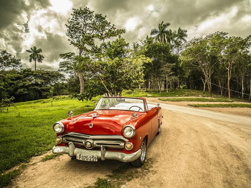 Oldtimer Red Car jigsaw puzzle