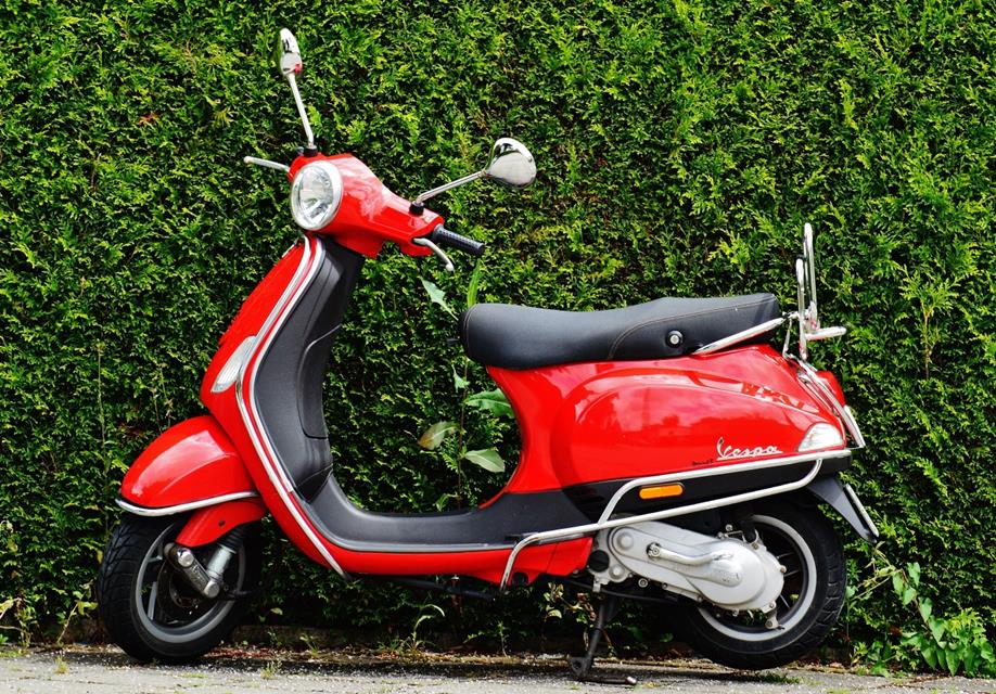 Vespa Roller Motor Scooter jigsaw puzzle